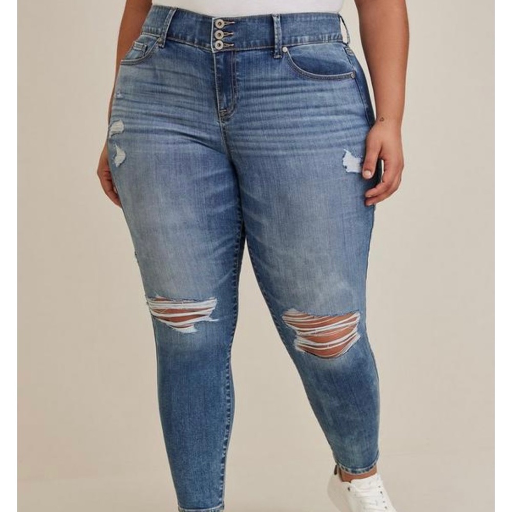 JEGGING SKINNY SUPER SOFT HIGH-RISE DESTRUCTED JEAN - SIZE 18R